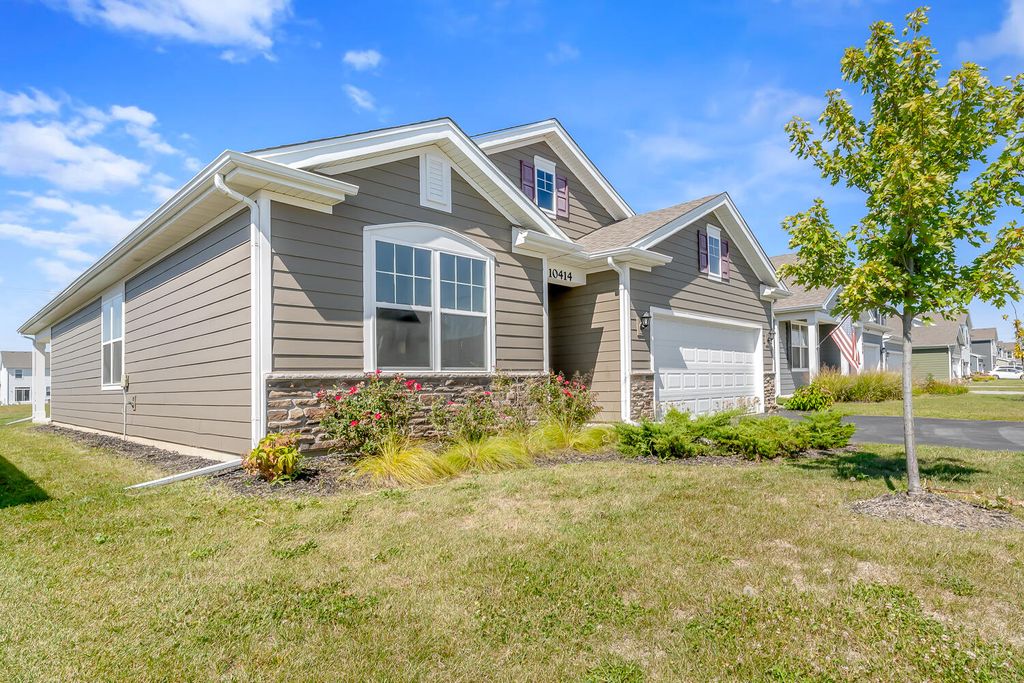 Photo of 10414 Whitney Place, Crown Point, IN 46307 (MLS # 836686)