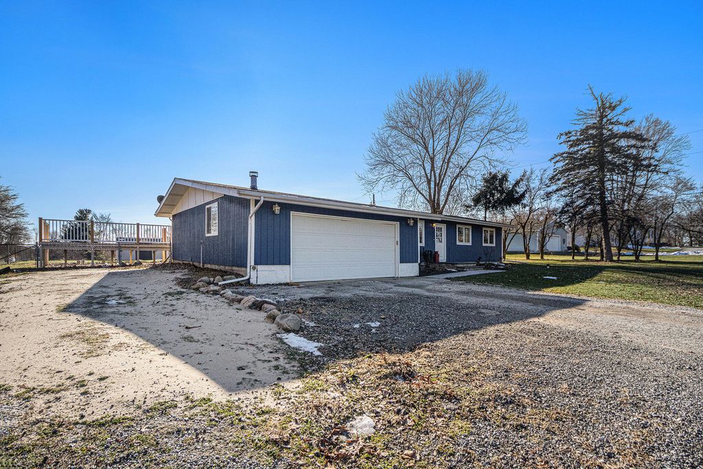 Photo of 275 S State Road 2, Hebron, IN 46341 (MLS # 832115)