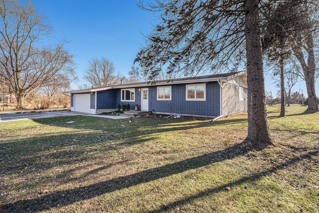 Photo of 275 S State Road 2, Hebron, IN 46341 (MLS # 832115)