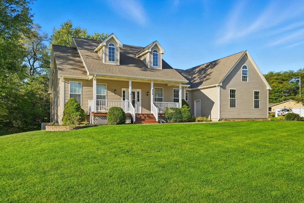 Photo of 232 Akela Drive, Valparaiso, IN 46385 (MLS # 838586)