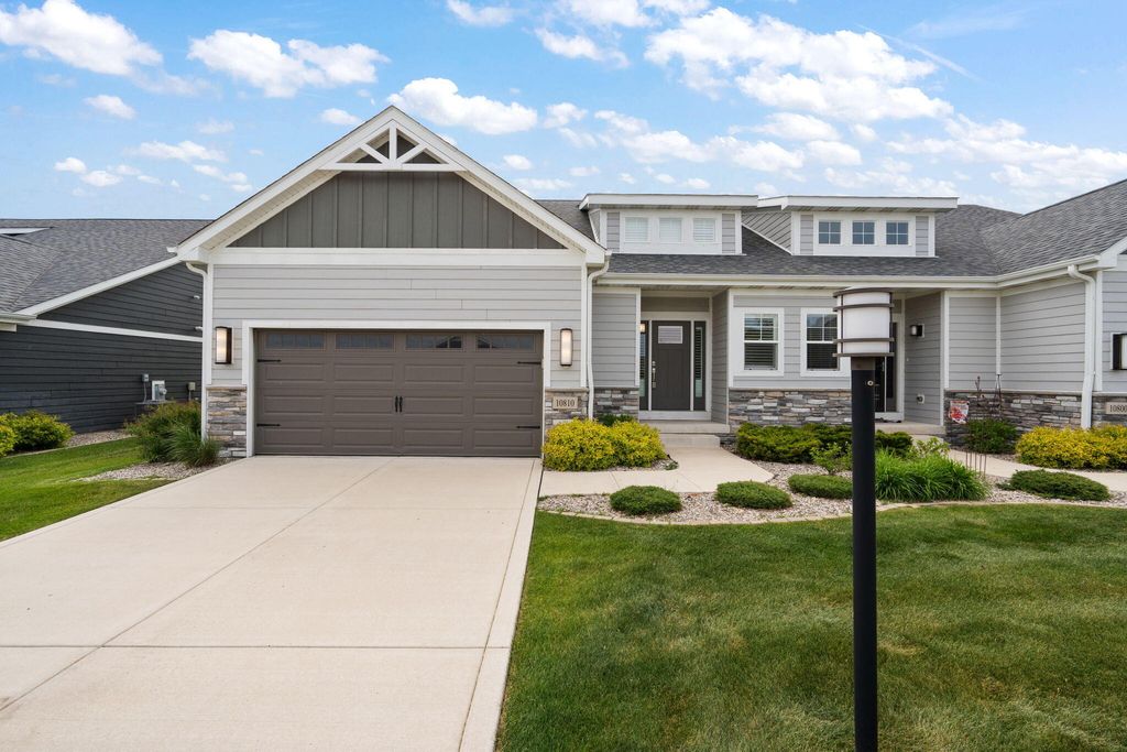 Photo of 10810 Scarlett Oak Drive, Saint John, IN 46373 (MLS # 839508)