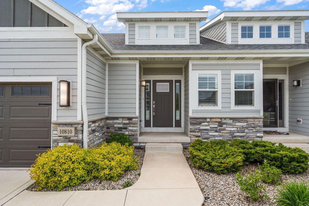 Photo of 10810 Scarlett Oak Drive, Saint John, IN 46373 (MLS # 839508)