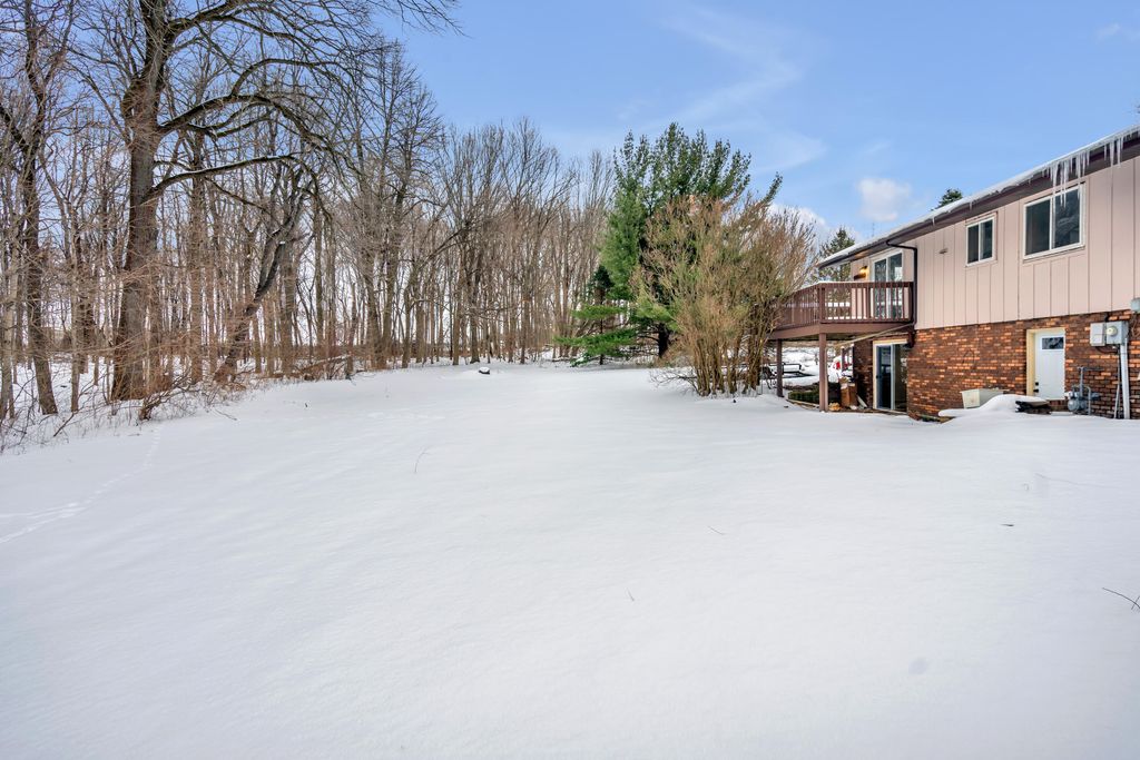 Photo of 831 Opal Drive, Valparaiso, IN 46383 (MLS # 833756)