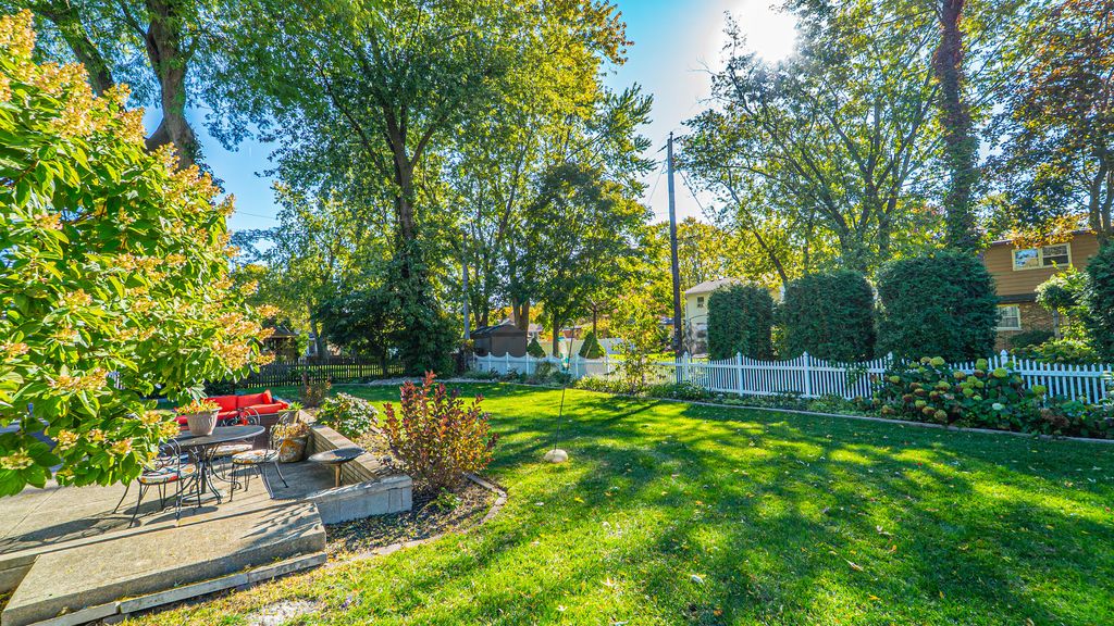 Photo of 1324 Vivian Lane, Munster, IN 46321 (MLS # 832574)