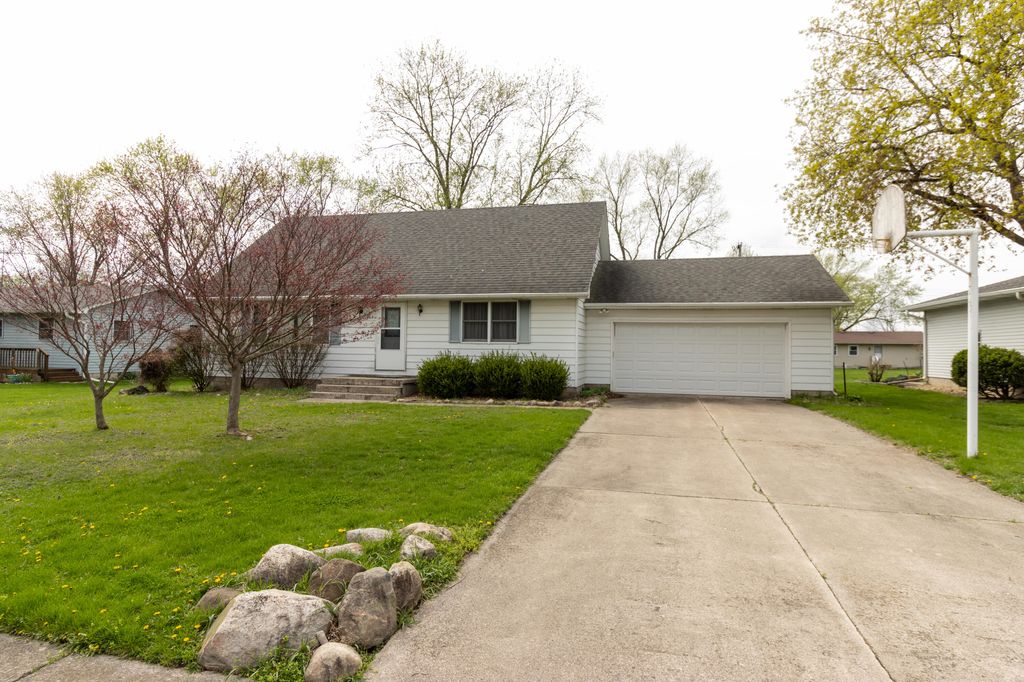 Photo of 263 Bel Aire Drive, Lowell, IN 46356 (MLS # 837201)