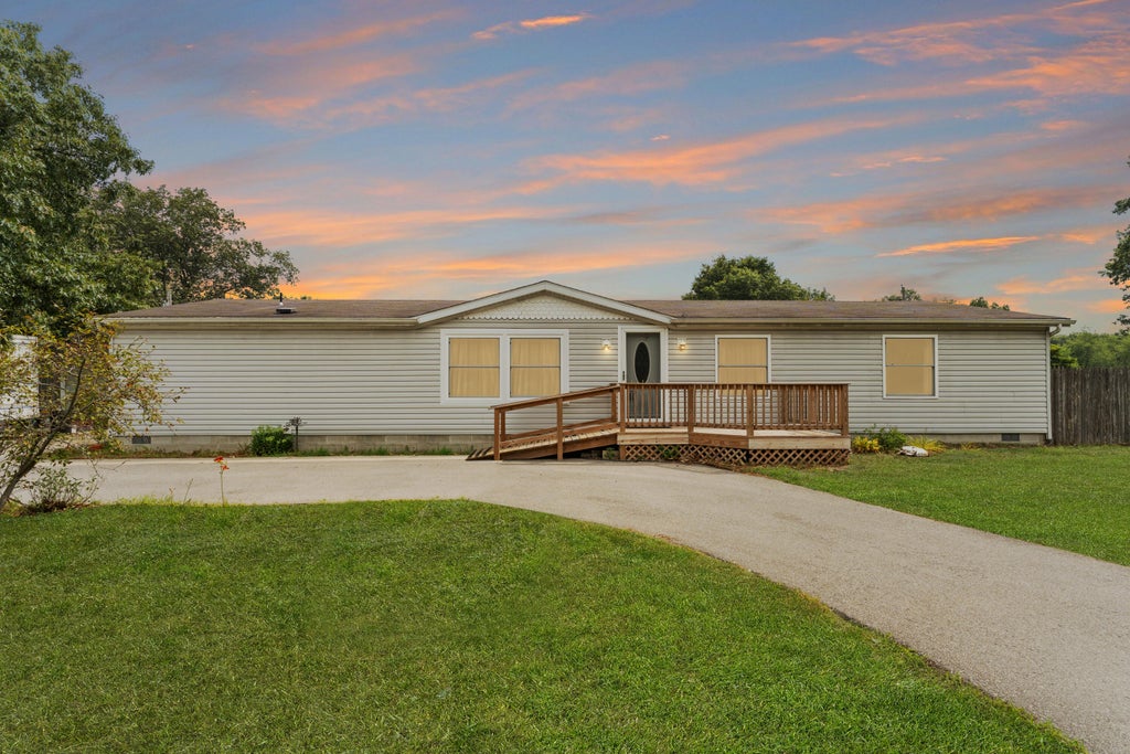 Photo of 9625 N Ahlgrim Street #15, DeMotte, IN 46310 (MLS # 846995)