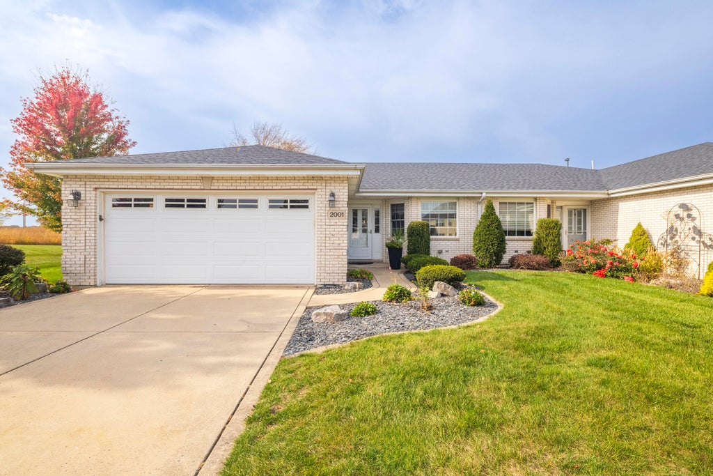 Photo of 2001 Silver Hawk Drive, Crown Point, IN 46307 (MLS # 847541)