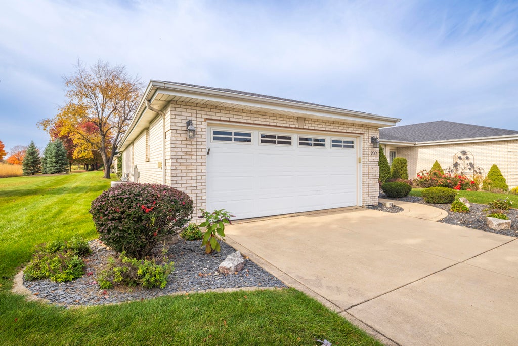 Photo of 2001 Silver Hawk Drive, Crown Point, IN 46307 (MLS # 847541)