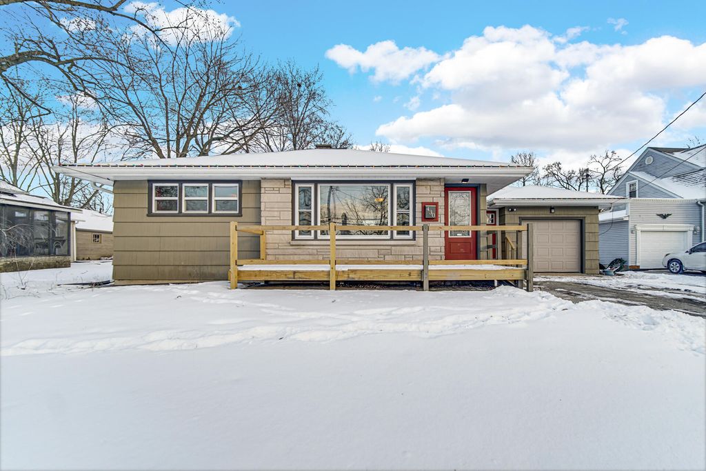 Photo of 430 S East Street, Crown Point, IN 46307 (MLS # 833430)