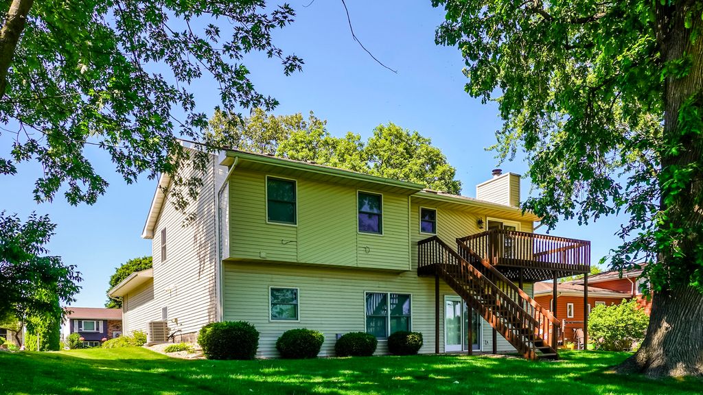 Photo of 1530 Happy Valley Road, Crown Point, IN 46307 (MLS # 840131)