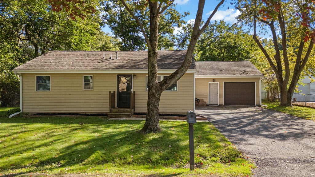 Photo of 5406 Smilax Lane, Valparaiso, IN 46383 (MLS # 846932)