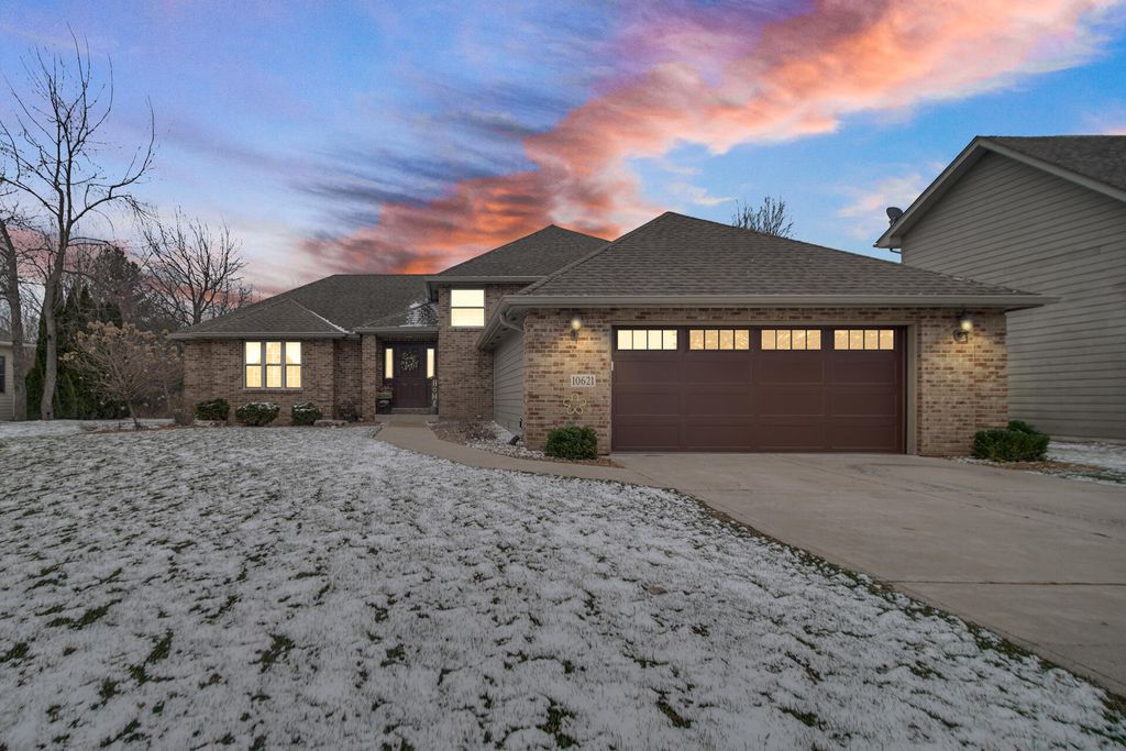 Photo of 10621 Erie Drive E, Crown Point, IN 46307 (MLS # 835596)