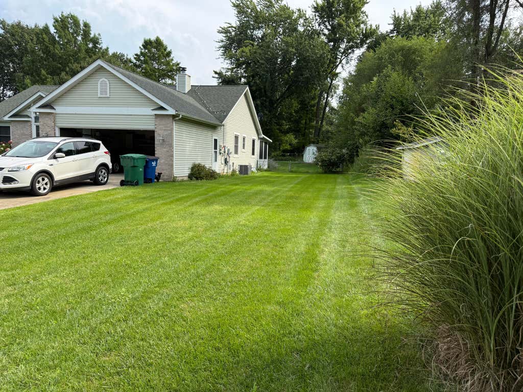 Photo of 3216 W Greenbriar Lane, La Porte, IN 46350 (MLS # 844118)