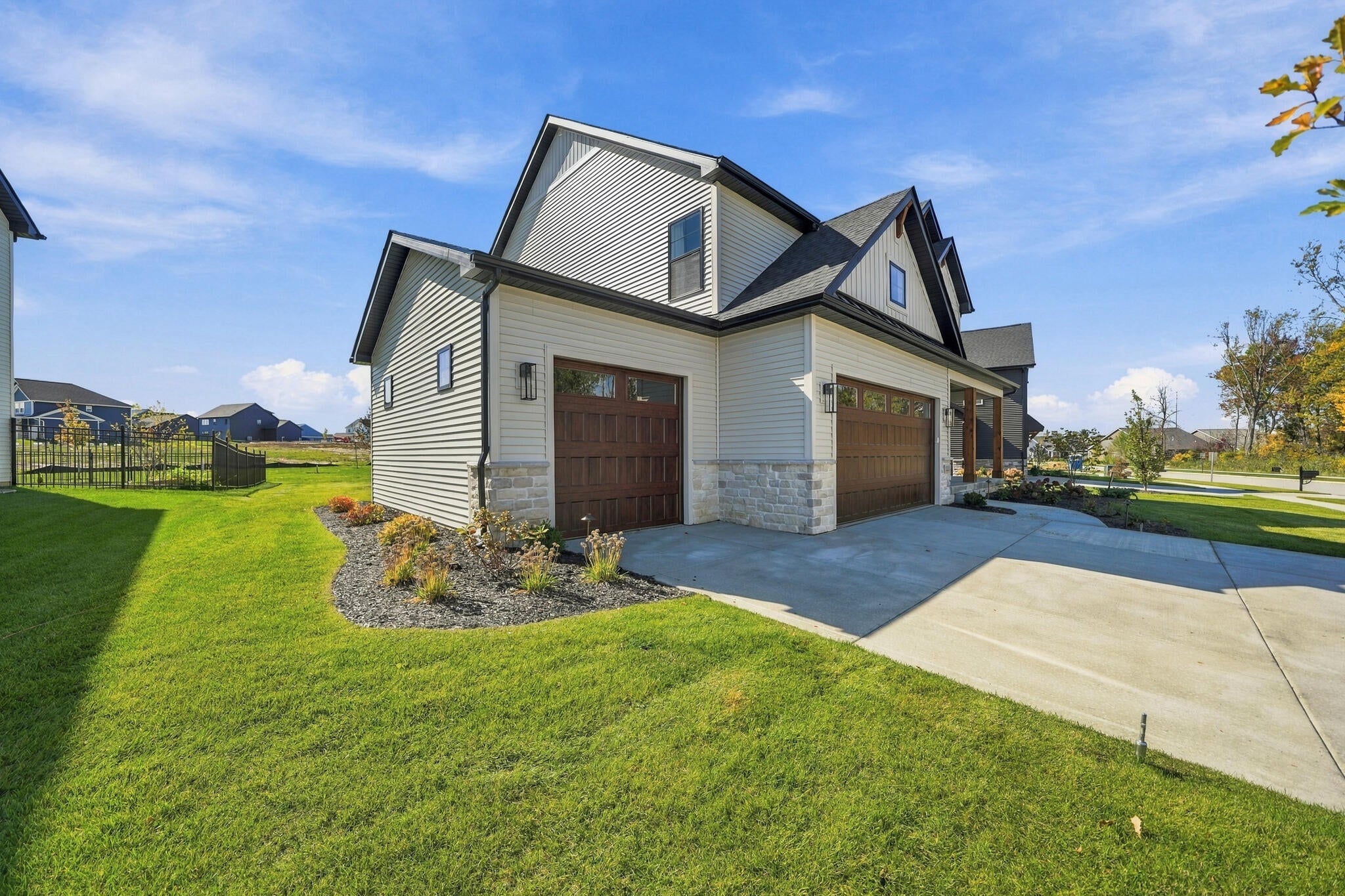 2221 Easton Park Drive