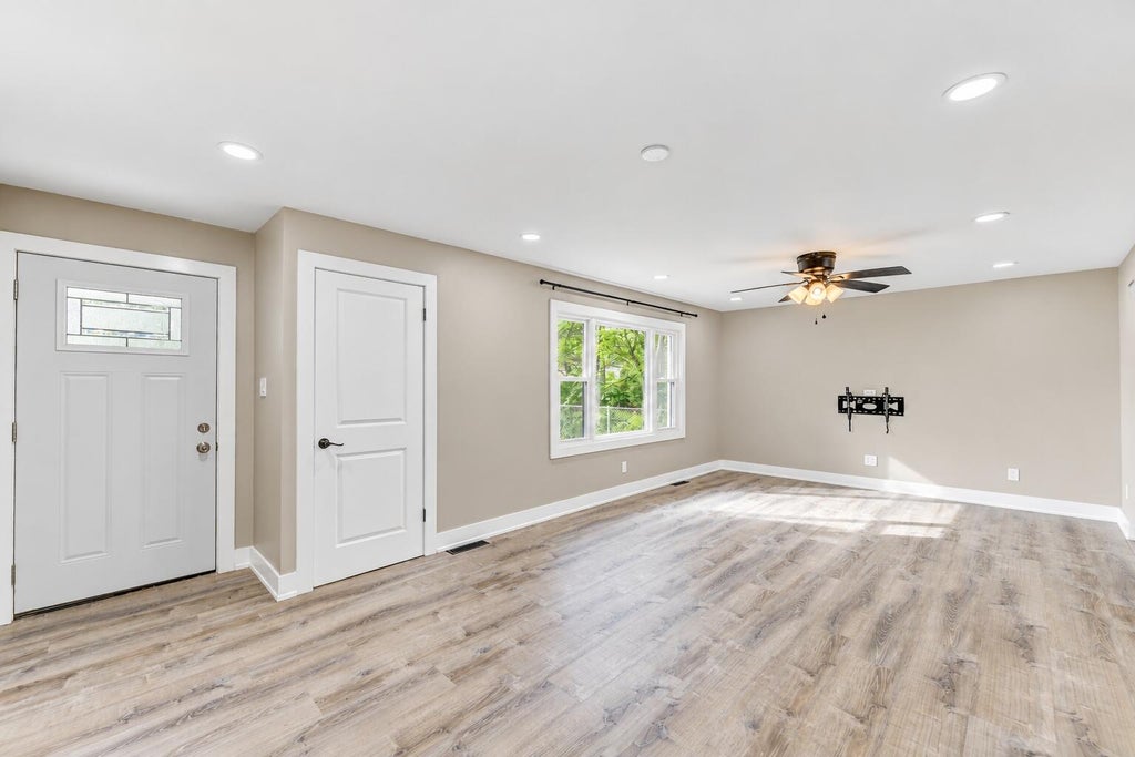 Photo of 922 Hayes Street, Crown Point, IN 46307 (MLS # 845955)
