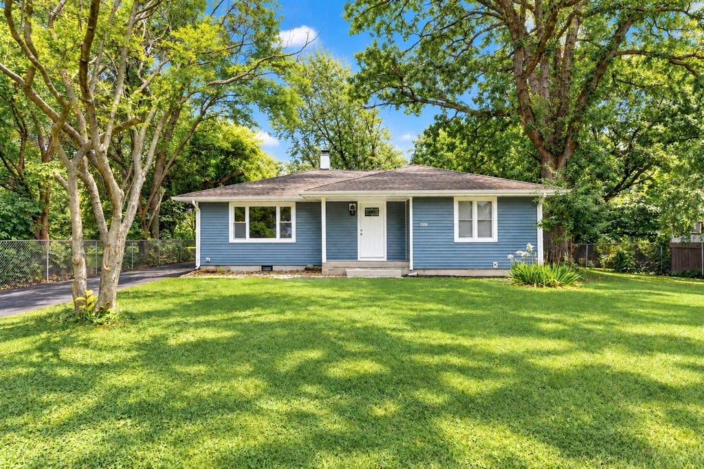 Photo of 922 Hayes Street, Crown Point, IN 46307 (MLS # 845955)