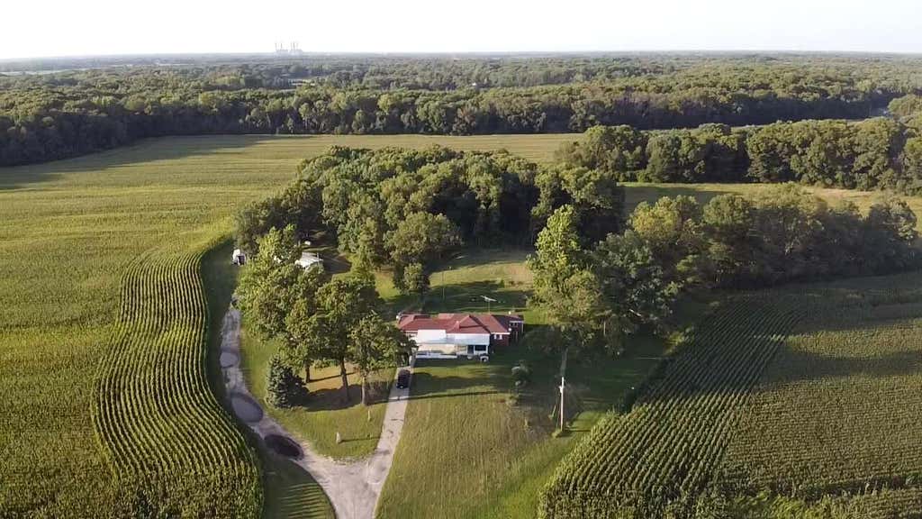 Photo of 1748 E County Rd 900 N, Wheatfield, IN 46392 (MLS # 843854)