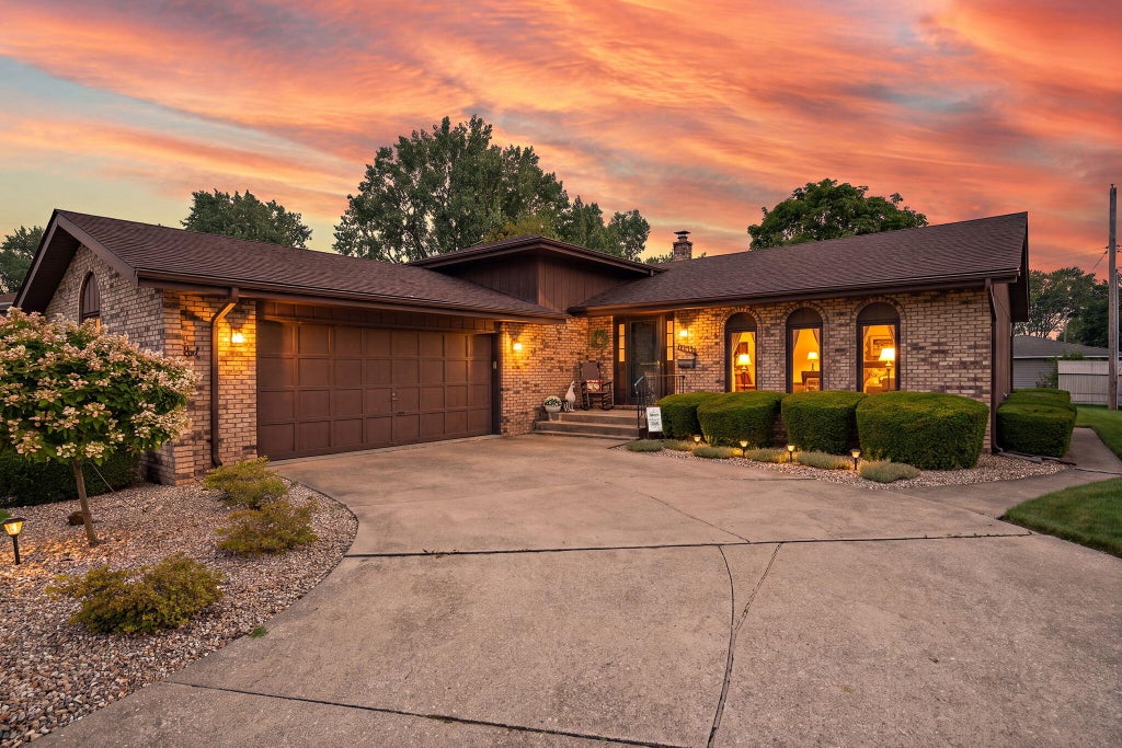 Photo of 8144 Tapper Avenue, Munster, IN 46321 (MLS # 843411)