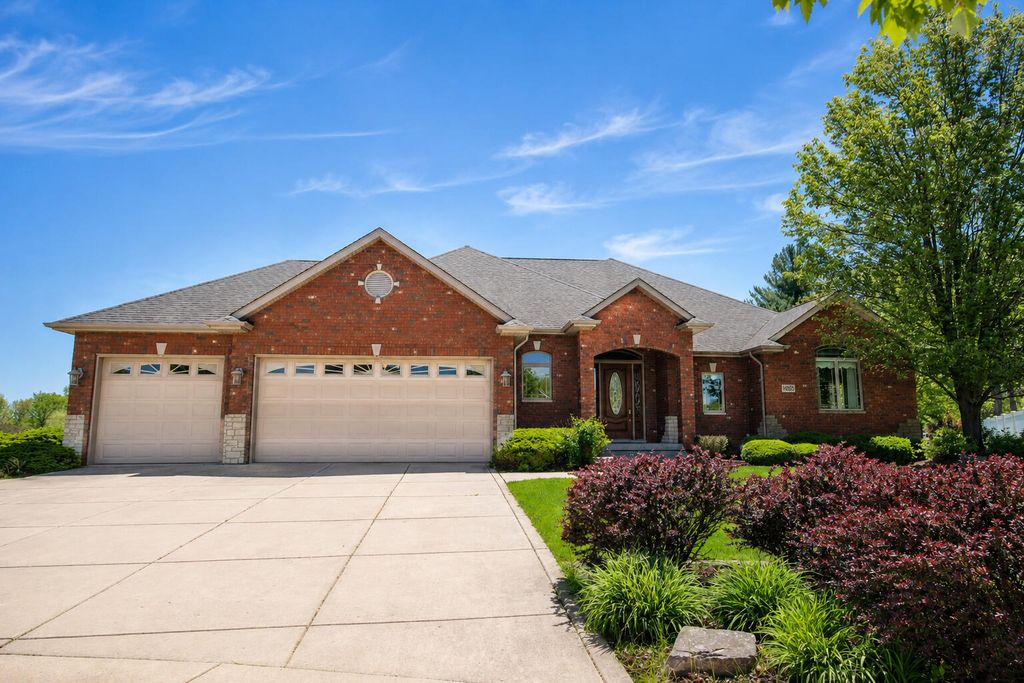 Photo of 10055 Clark Place, Crown Point, IN 46307 (MLS # 838932)