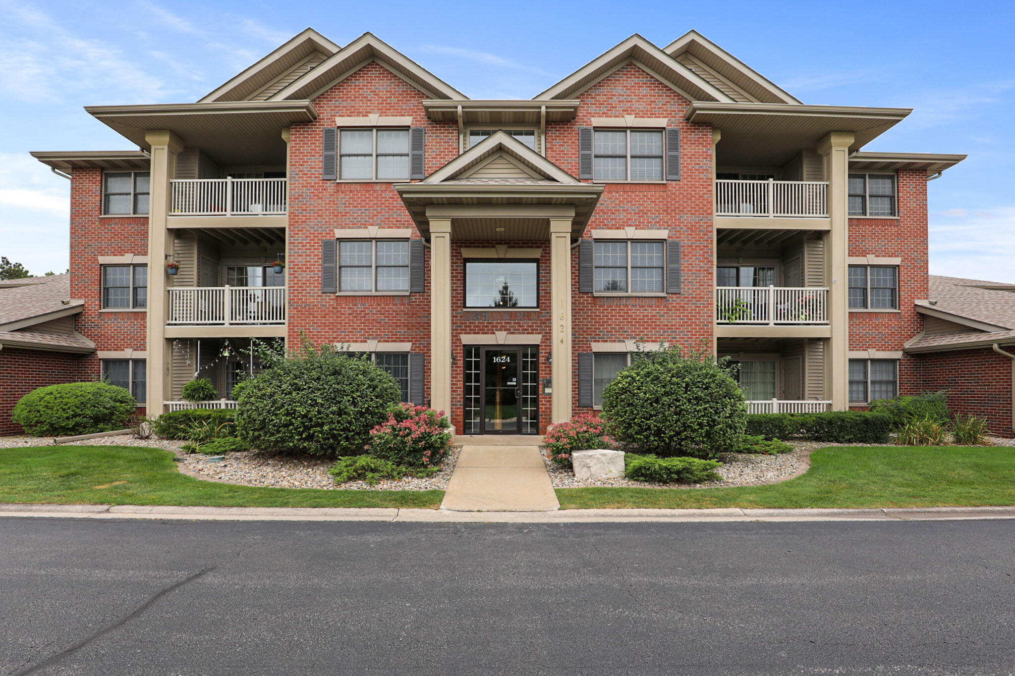 View Munster, IN 46321 condo