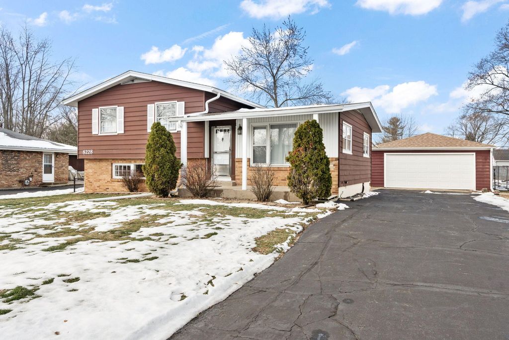 Photo of 8228 Rutledge Street, Merrillville, IN 46410 (MLS # 832009)