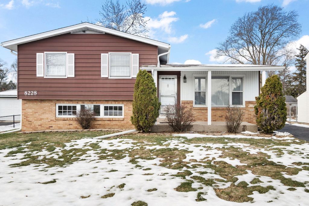 Photo of 8228 Rutledge Street, Merrillville, IN 46410 (MLS # 832009)