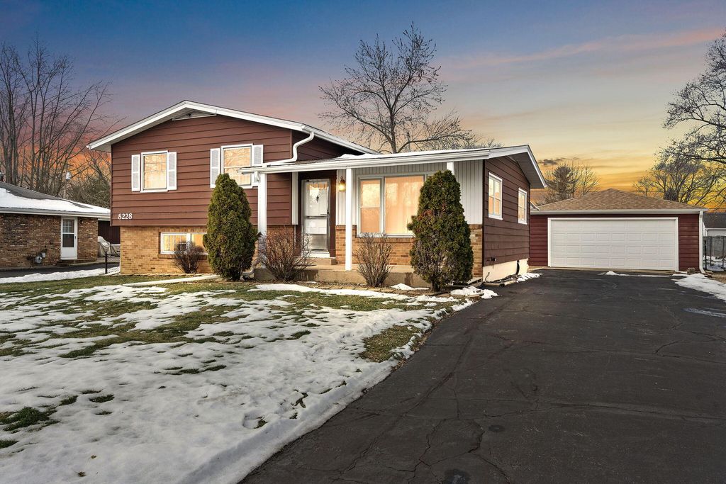 Photo of 8228 Rutledge Street, Merrillville, IN 46410 (MLS # 832009)