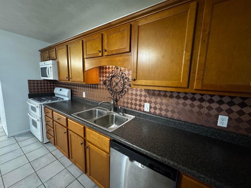Photo of 4022 Cleveland Avenue, Michigan City, IN 46360 (MLS # 846163)