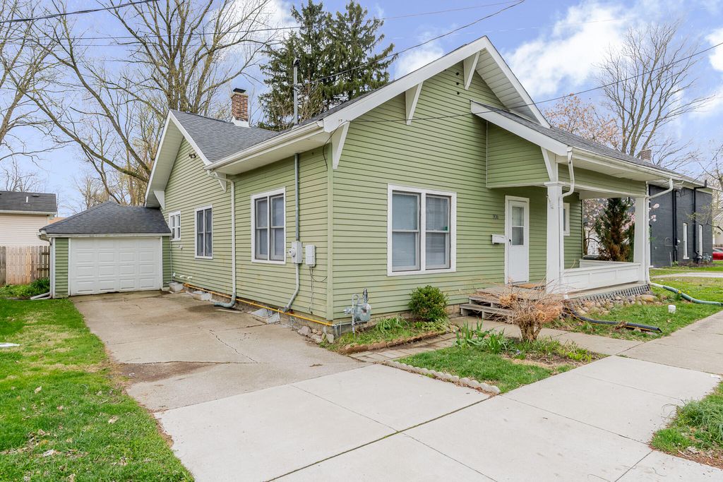 Photo of 306 Brown Street, Valparaiso, IN 46383 (MLS # 837092)