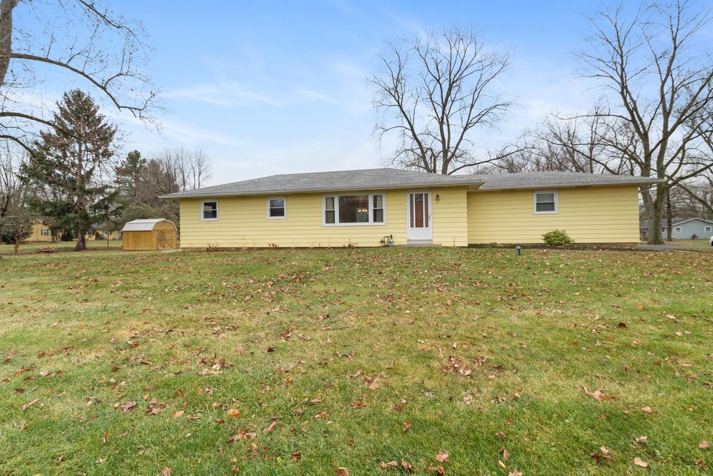 Photo of 2201 Linda Road, Valparaiso, IN 46383 (MLS # 832470)