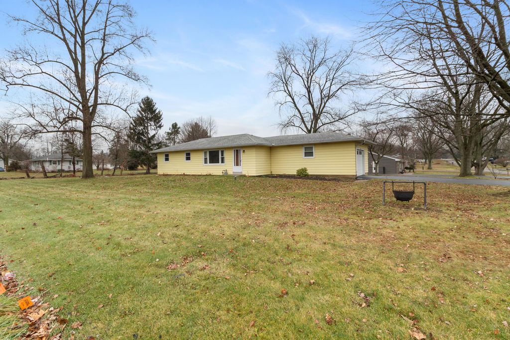 Photo of 2201 Linda Road, Valparaiso, IN 46383 (MLS # 832470)