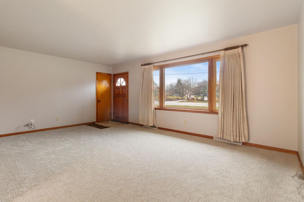 Photo of 2201 Linda Road, Valparaiso, IN 46383 (MLS # 832470)