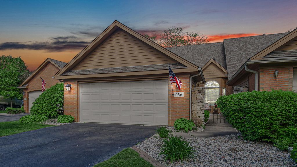 Photo of 956 Cornwallis Lane, Munster, IN 46321 (MLS # 838957)