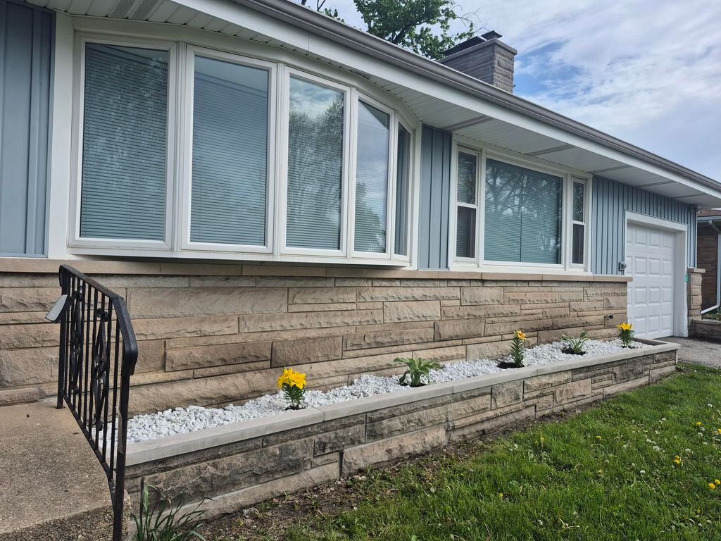 Photo of 1000 W 54th Avenue, Merrillville, IN 46410 (MLS # 839778)