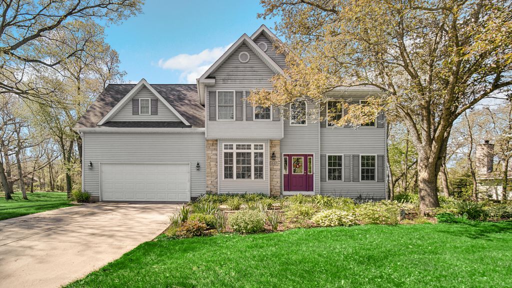 Photo of 440 Oak Breeze Drive, Valparaiso, IN 46383 (MLS # 838603)