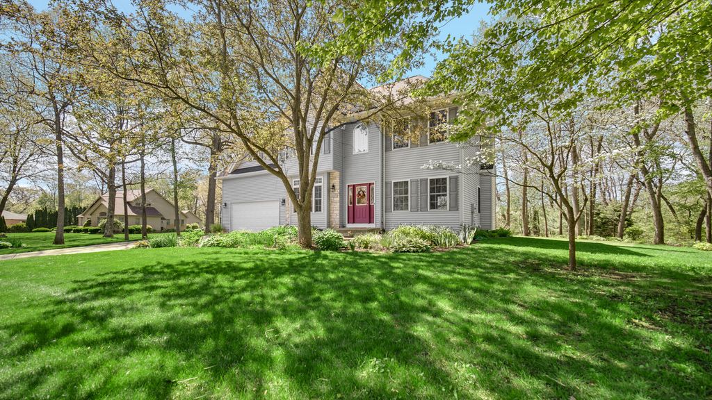 Photo of 440 Oak Breeze Drive, Valparaiso, IN 46383 (MLS # 838603)