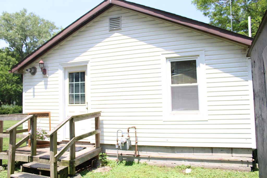 Photo of 39 S Evergreen Park, Valparaiso, IN 46385 (MLS # 842441)