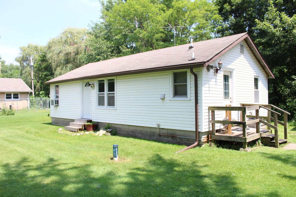 Photo of 39 S Evergreen Park, Valparaiso, IN 46385 (MLS # 842441)