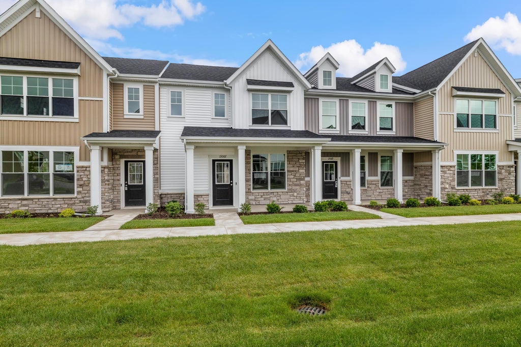 Photo of 13067 Carolina Street, Crown Point, IN 46307 (MLS # 840642)