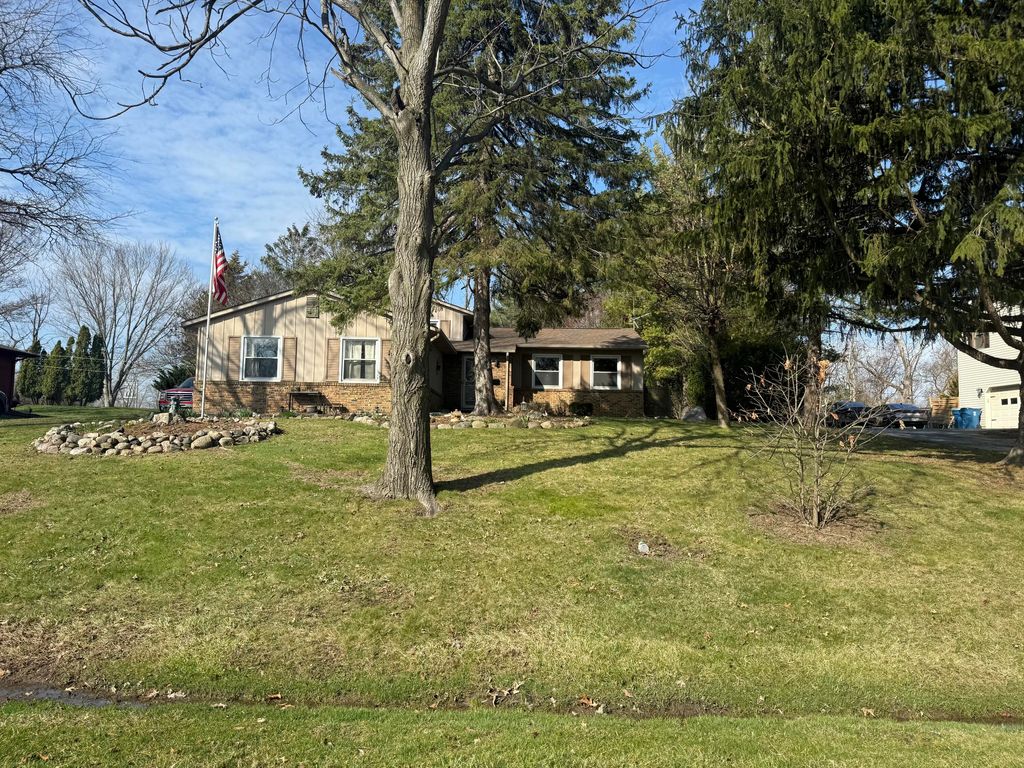 Photo of 212 Weblos Trail, Valparaiso, IN 46385 (MLS # 836041)