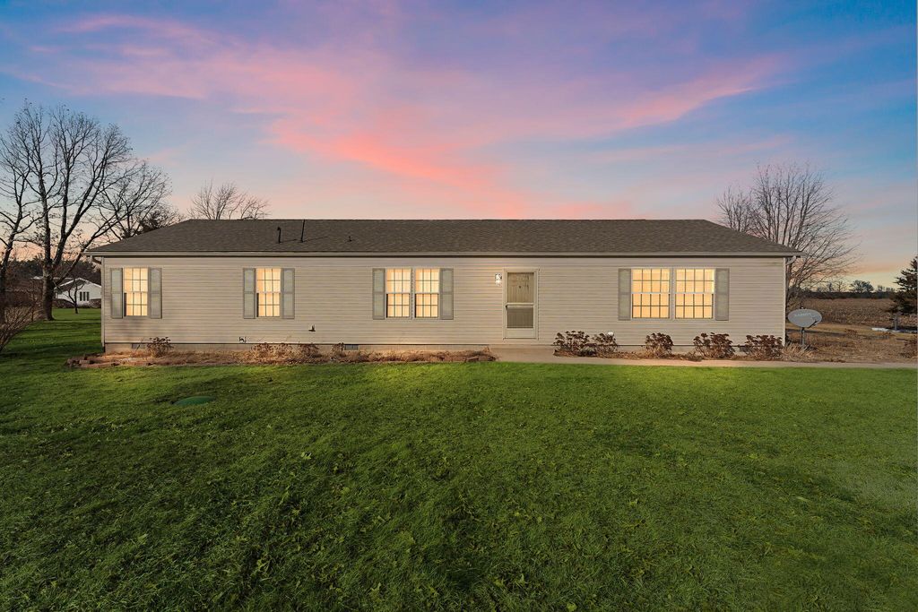 Photo of 4492 W 800 N, Rensselaer, IN 47978 (MLS # 834689)