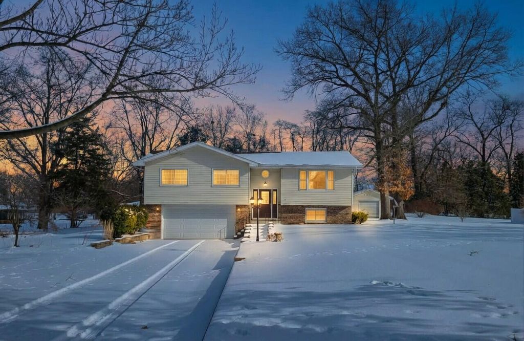 Photo of 13291 County Rd 700 W, DeMotte, IN 46310 (MLS # 833474)