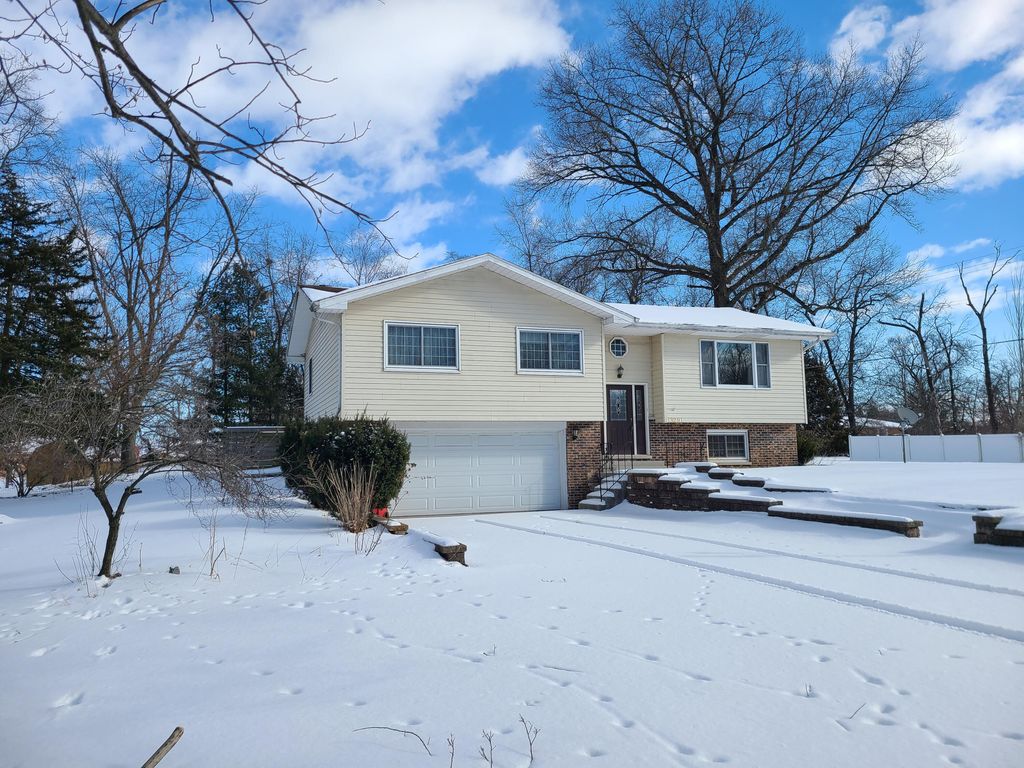 Photo of 13291 County Rd 700 W, DeMotte, IN 46310 (MLS # 833474)