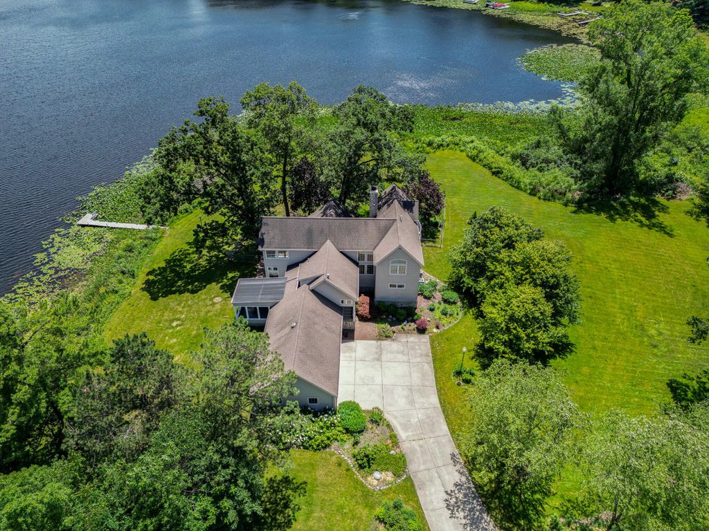 Photo of 74 E 600 N, Valparaiso, IN 46383 (MLS # 821014)