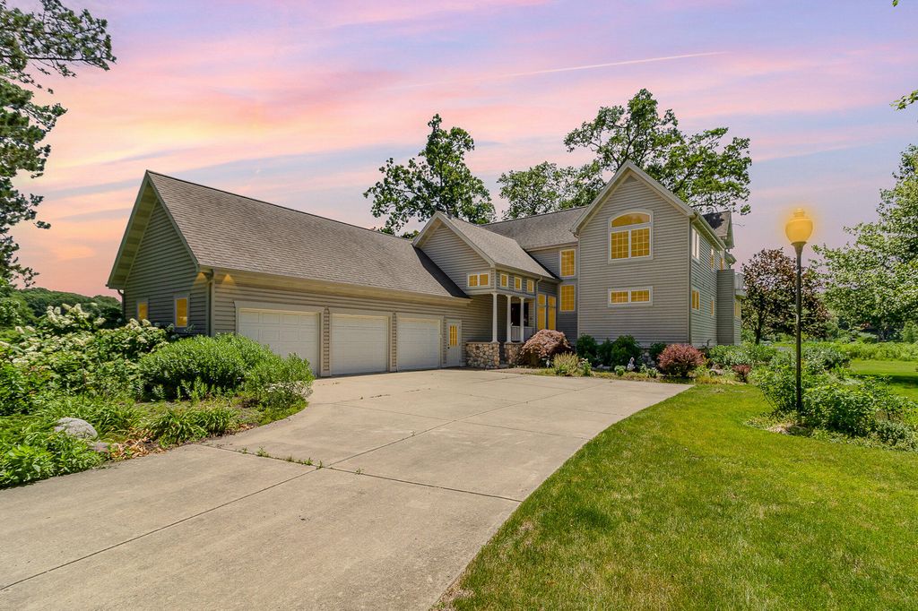Photo of 74 E 600 N, Valparaiso, IN 46383 (MLS # 821014)