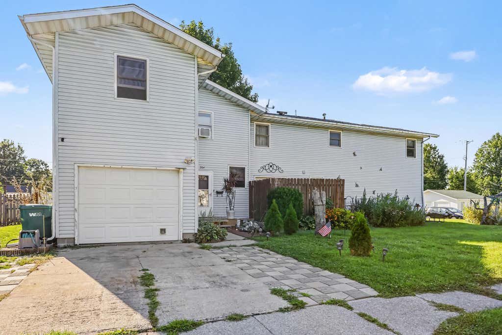 Photo of 204 D Street, La Porte, IN 46350 (MLS # 844367)