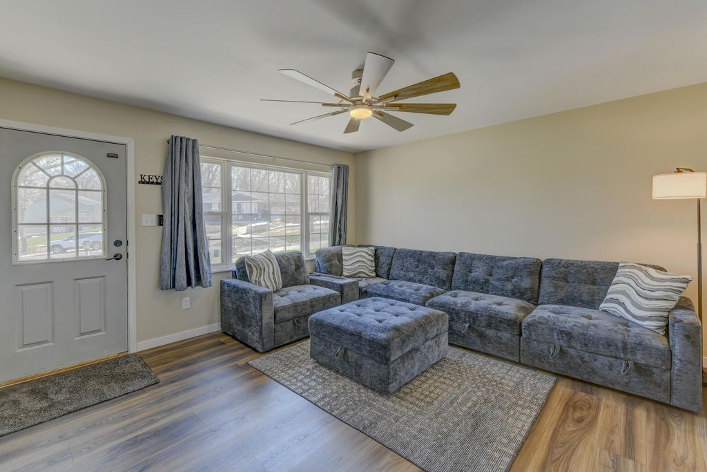 Photo of 4268 Deer Run Ct, Lake Station, IN 46405 (MLS # 836656)