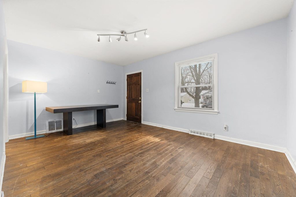 Photo of 139 N Indiana Street, Griffith, IN 46319 (MLS # 833328)