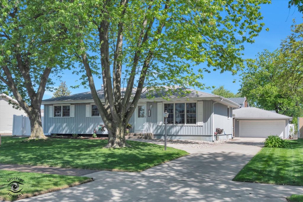 Photo of 934 Windsor Lane, Dyer, IN 46311 (MLS # 838428)