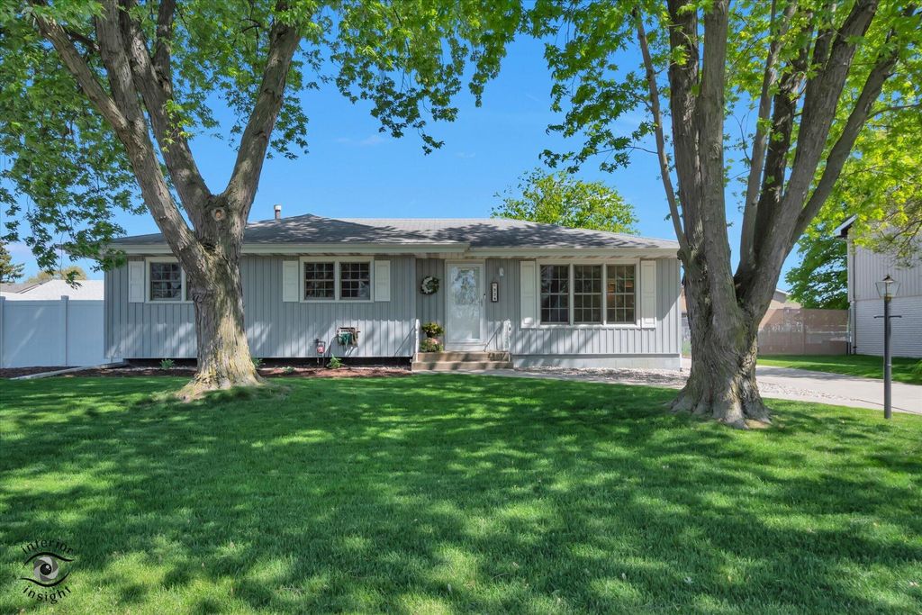 Photo of 934 Windsor Lane, Dyer, IN 46311 (MLS # 838428)